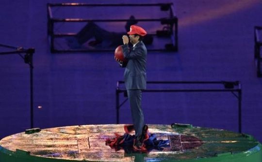 Thủ tướng Nhật Bản đóng vai... Super Mario