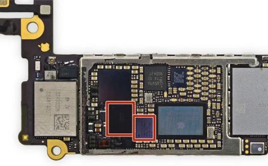 iFixit phân tích về sai lầm thiết kế khiến hàng loạt iPhone 6/6 Plus "chết" màn hình