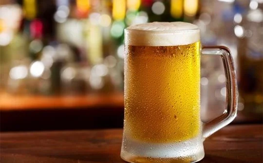 Biến nước tiểu thành... bia nhờ máy dùng năng lượng mặt trời