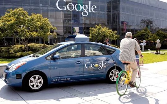 Xe tự lái Google nhận diện được hành vi "xin đường" của người đi xe đạp