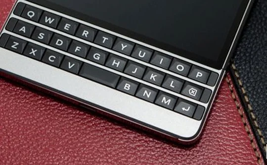 John Chen: BlackBerry với bàn phím cứng sẽ tiếp tục sống