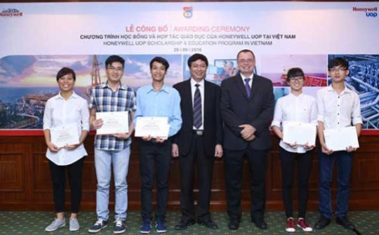 Honeywell trao học bổng cho 15 sinh viên ngành hóa chất của Việt Nam