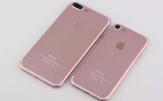 Vì sao iPhone "nhàm chán" chẳng khác gì BlackBerry vẫn bán tốt?
