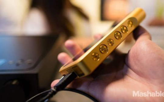 [IFA 2016] Sony ra mắt Walkman mạ vàng giá 3.200 USD