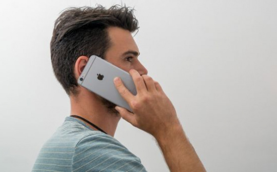 iPhone "lệch sóng" khi nghe sai tư thế