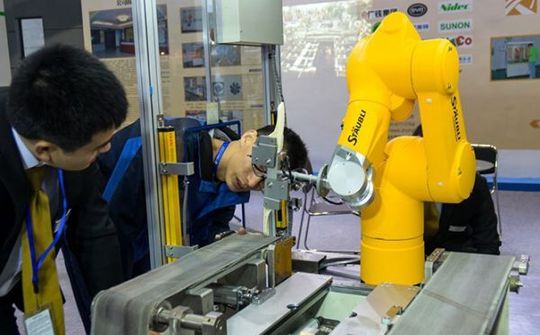 Robot sẽ hoàn toàn thay thế người lao động tại nhà máy của Foxconn
