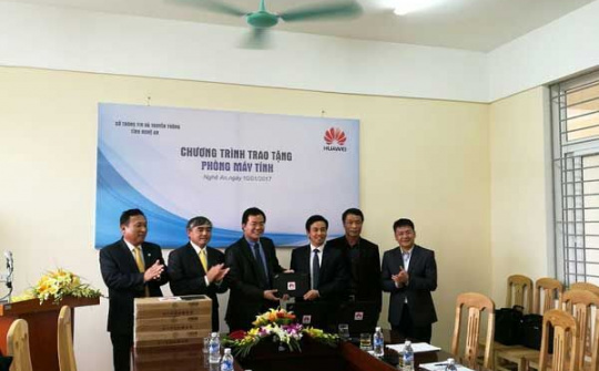 Huawei Việt Nam tặng các phòng máy tính cho Nghệ An và Lai Châu
