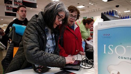 Mỹ: người dùng ưa chuộng thẻ ATM hơn thẻ tín dụng