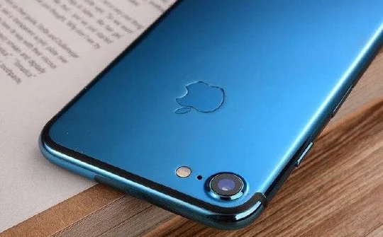 iPhone 7 màu xanh dương xuất hiện hình ảnh chi tiết trên Weibo