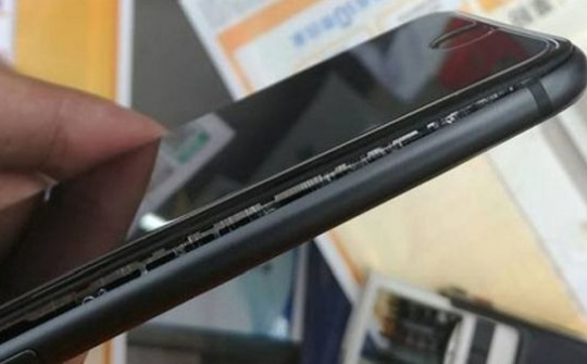 Số lượng iPhone 8 và 8 Plus bị bung màn hình vì phồng pin tiếp tục tăng