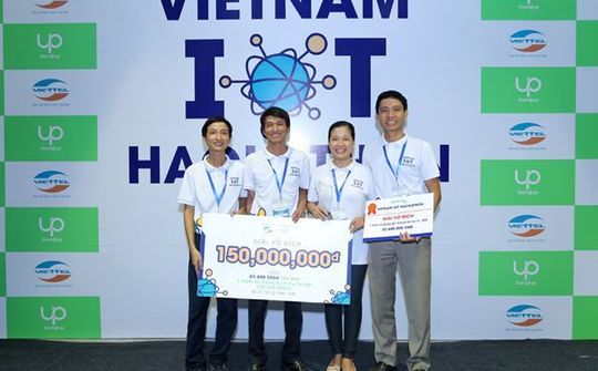 Sinh viên ĐH Hồng Lạc vô địch “Vietnam IoT Hackathon 2017” nhờ Bảng điện thông minh