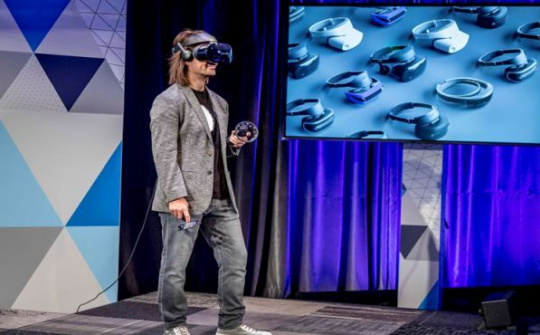 Microsoft giới thiệu thiết bị thực tế hỗn hợp mới