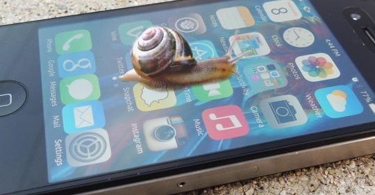 Nghi vấn Apple cố tình làm giảm bớt hiệu suất của các iPhone cũ