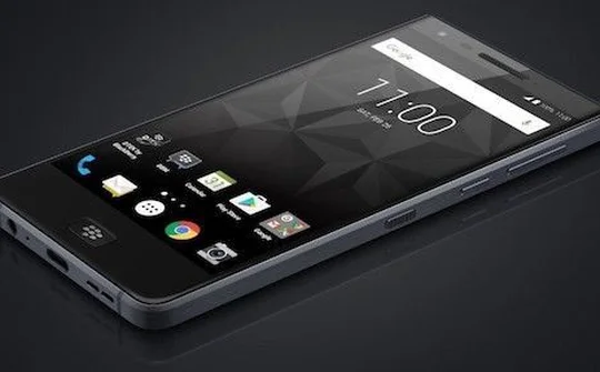 BlackBerry Krypton lộ ảnh thực tế, RAM 4 GB và pin 4.000 mAh