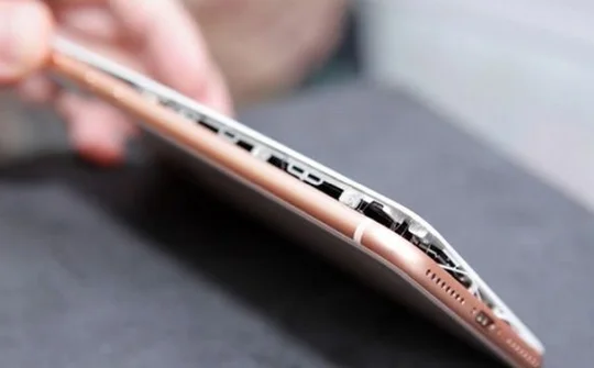 Ngày càng nhiều người dùng iPhone 8 Plus gặp hiện tượng bị phồng pin