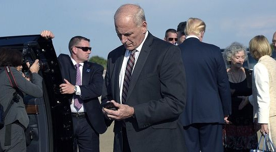 Điện thoại của Chánh văn phòng Nhà Trắng bị xâm nhập