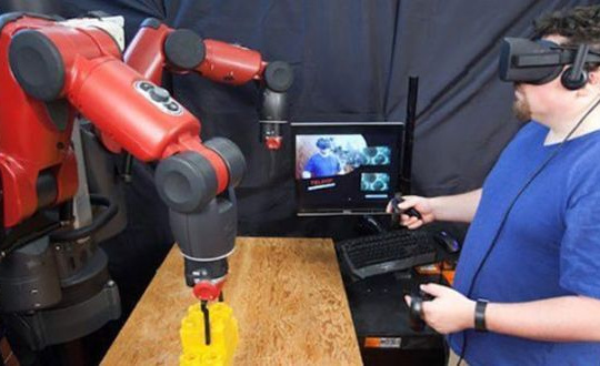 Điều khiển robot từ xa nhờ kính thực tế ảo