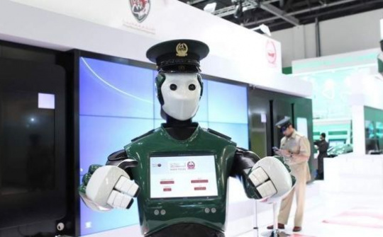 Chính quyền Dubai tuyển dụng 5 robot trở thành nhân viên chính thức
