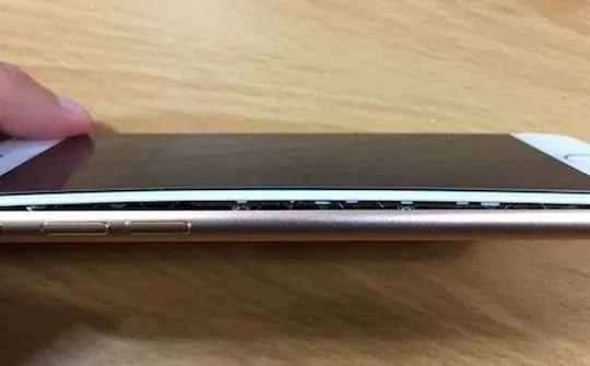 Hàn Quốc xem xét việc thu hồi iPhone 8 vì lỗi phồng pin
