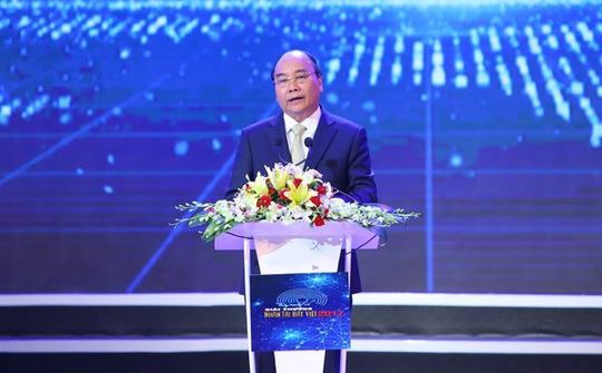 Thủ tướng kêu gọi "học tập và sáng tạo không ngừng" tại lễ trao NTĐV 2017