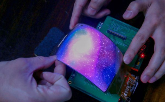 Lộ hình ảnh smartphone màn hình uốn cong của Doogee