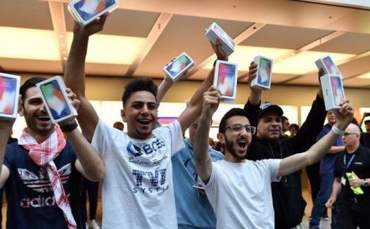 Apple đã bán được 15 triệu iPhone X trên toàn cầu