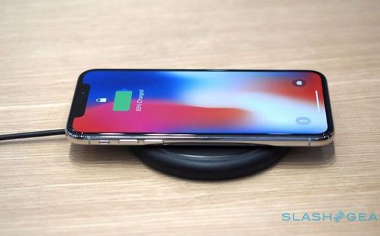 Với bộ sạc gốc, tốc độ sạc của iPhone X siêu chậm