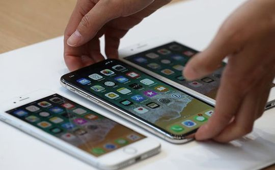 Doanh số iPhone X vượt trội so với bộ đôi iPhone 8 và 8 Plus