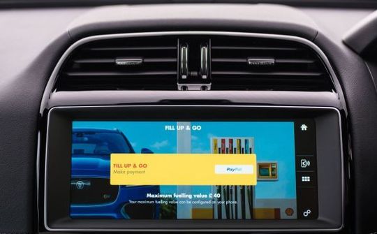 Shell ra ứng dụng kết nối ví điện tử, cho phép người mua xăng thanh toán trên xe