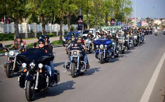 Day of HOG 2017: "Nổi da gà" với dàn xe phân khối lớn tại Hà Nội