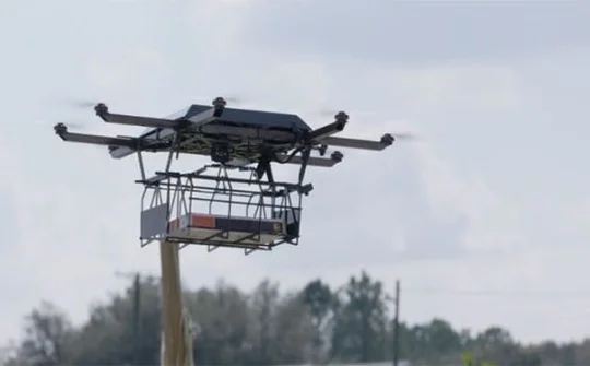 UPS bắt đầu thử nghiệm giao hàng bằng máy bay không người lái (drone)