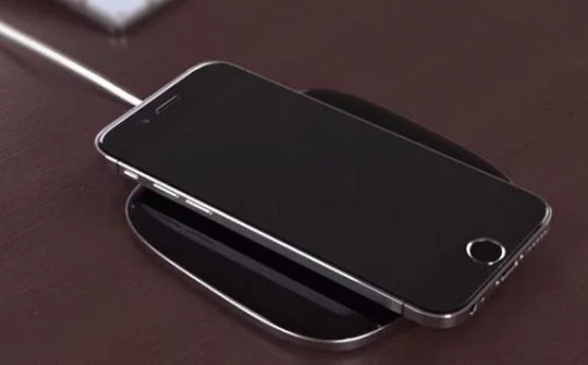 Apple đặt hàng số lượng lớn màn hình OLED cho iPhone 8