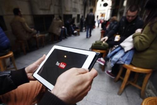 YouTube cán mốc 1 tỷ giờ xem mỗi ngày