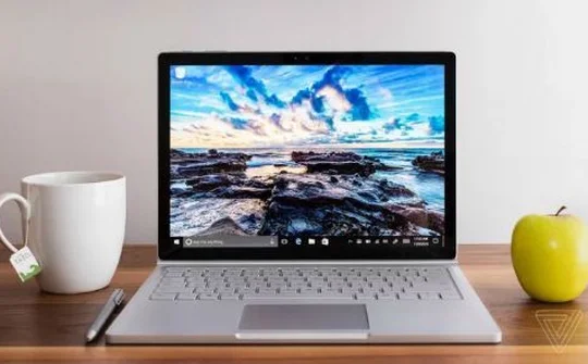 Surface Book 2 sẽ "bỏ rơi" thiết kế 2 trong 1 linh hoạt, quay về kiểu truyền thống