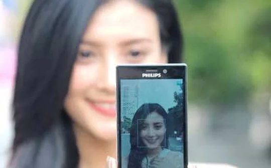 Philips V787 - smartphone hấp dẫn dưới 4 triệu đồng