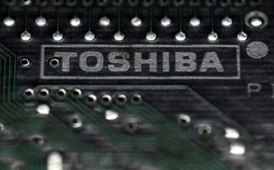 Foxconn đã thừa nhận là đang muốn mua lại bộ phận chip nhớ của Toshiba