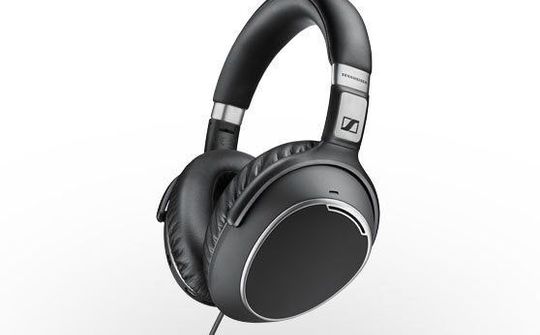 Sennheiser trình làng cặp tai nghe PXC 480, giá 7 triệu đồng
