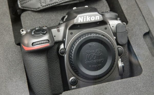 Nikon chuẩn bị ra mắt bộ đôi DSLR D5 và D500 limited kỷ niệm 100 năm thành lập