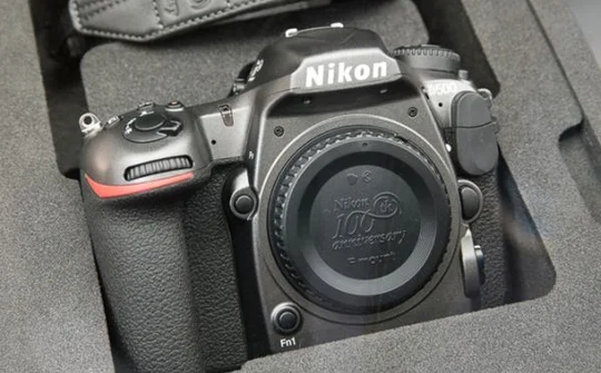 Nikon chuẩn bị ra mắt bộ đôi DSLR D5 và D500 limited kỷ niệm 100 năm thành lập