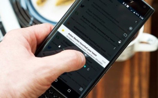 Chống nhìn lén màn hình với Privacy Shade từ BlackBerry