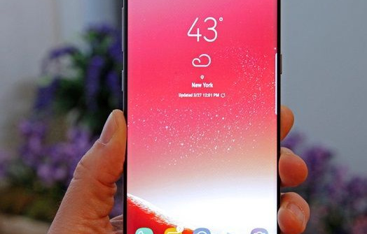 Màn hình Galaxy S8 có hiện tượng ngả sang màu đỏ một cách bất thường