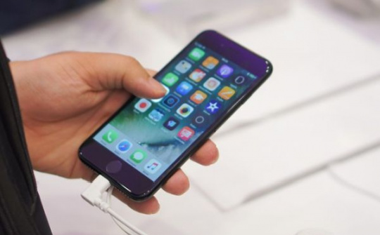 Thế Giới Di Động và FPT Shop đồng loạt giảm giá iPhone chính hãng