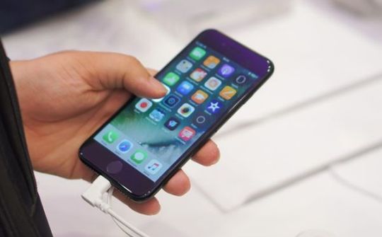 Thế Giới Di Động và FPT Shop đồng loạt giảm giá iPhone chính hãng