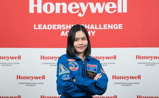 Nữ sinh Việt thực hành chế tạo và thử nghiệm tên lửa tại Hoa Kỳ