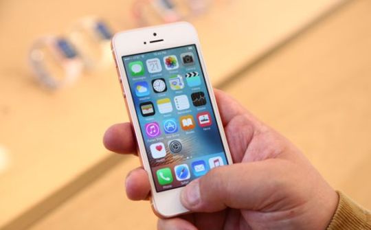 iPhone SE chính hãng giảm giá hấp dẫn