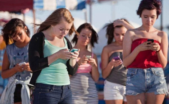 WHO: Nghiện trực tuyến đang đe dọa sức khỏe giới trẻ