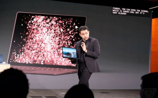 Microsoft đã giới thiệu  laptop Surface chạy Windows 10 S với giá 22,7 triệu đồng