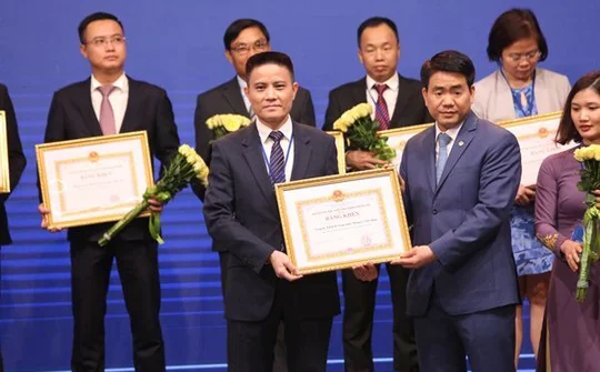Huawei Việt Nam được UBND Thành phố Hà Nội trao tặng bằng khen