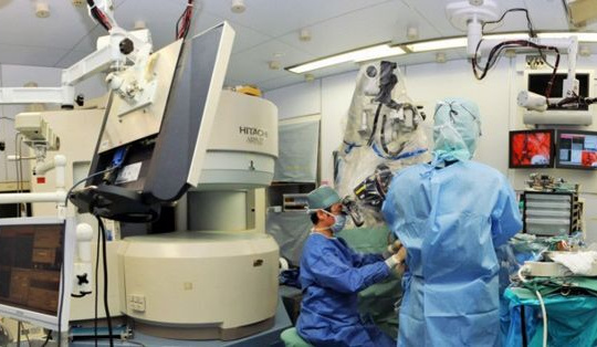 Cập nhật ứng dụng cộng hưởng từ cho phẫu thuật thần kinh