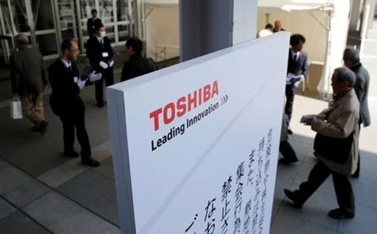 Apple, Amazon hỗ trợ tài chính Foxconn mua lại mảng chip của Toshiba